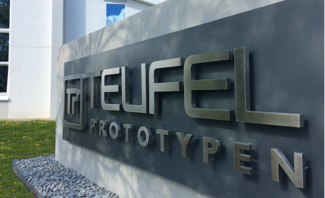 3-D  Schrift auf Grundtafel